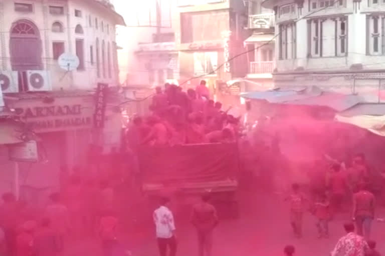 Samrat Ashok Sawari in Ajmer, the city seems painted in red gulal