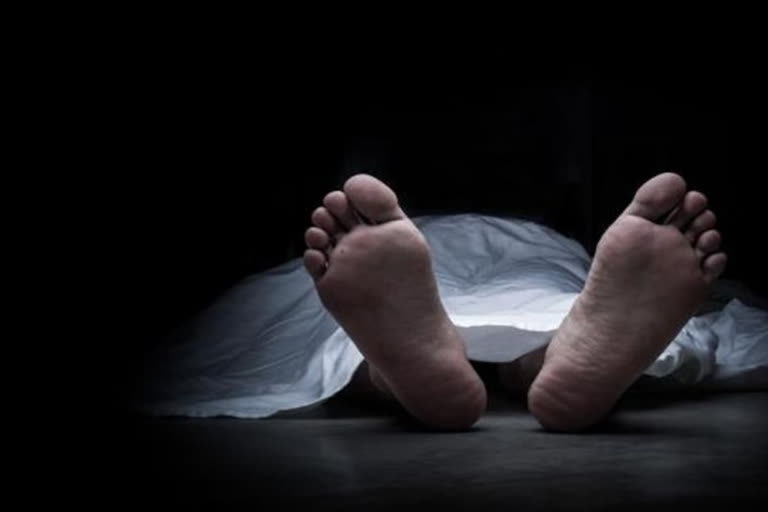 boy kills girlfriend  girl killed by boy friend  girl killed by boy friend in Jharkhand  ഇരുമ്പ് വടി കൊണ്ട് അടിച്ച് കൊന്നു  ഇന്‍സ്റ്റഗ്രാം  ഹോളി  പെണ്‍കുട്ടിയുടെ മൃതദേഹം  ഗോഡ  കാമുകിയെ ഇരുമ്പ് വടികൊണ്ട് അടിച്ച് കൊലപ്പെടുത്തി