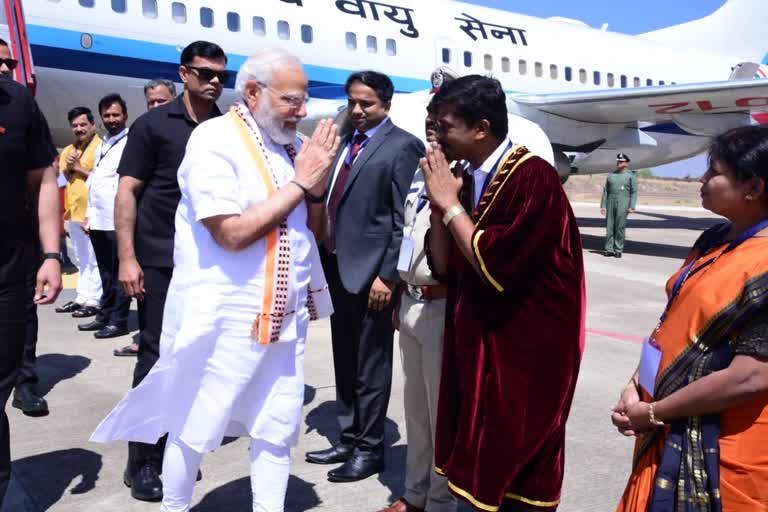 PM narednra modi arrived at mysore