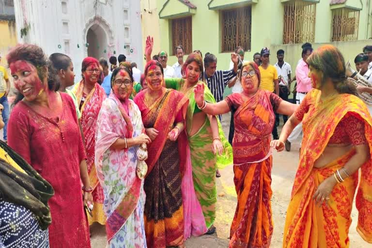 Chattaraj Family of Kulti celebrates Pancham Dol Utsav