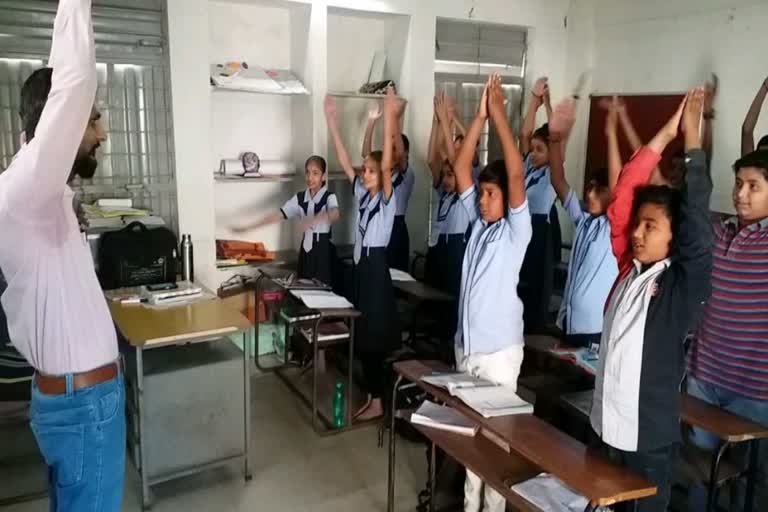 a Teacher from Junagadh of Gujarat teaches Math with Songs