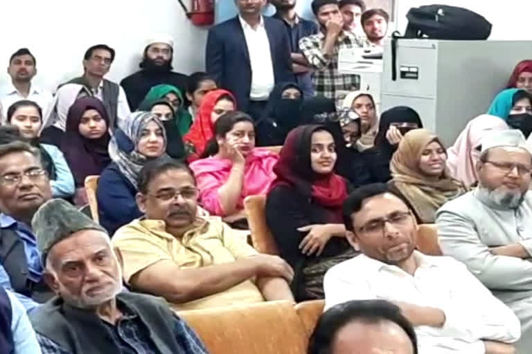 'بھارتی زبانوں کی فہرست میں فارسی کو بھی شامل کیا جائے'