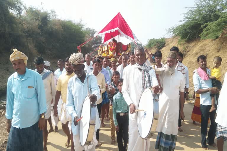 ಹಿಂದೂಗಳಿಂದ ವಿಶಿಷ್ಟ ಉರುಸ್ ಆಚರಣೆ.