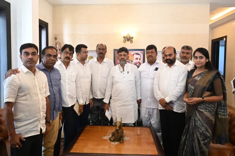 Manohar and team meet DK Sivakumar