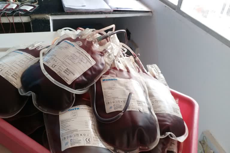 http://10.10.50.75//jharkhand/13-March-2023/jh-ran-01-pkg-bloodscarcity7203712_13032023145047_1303f_1678699247_816.jpg