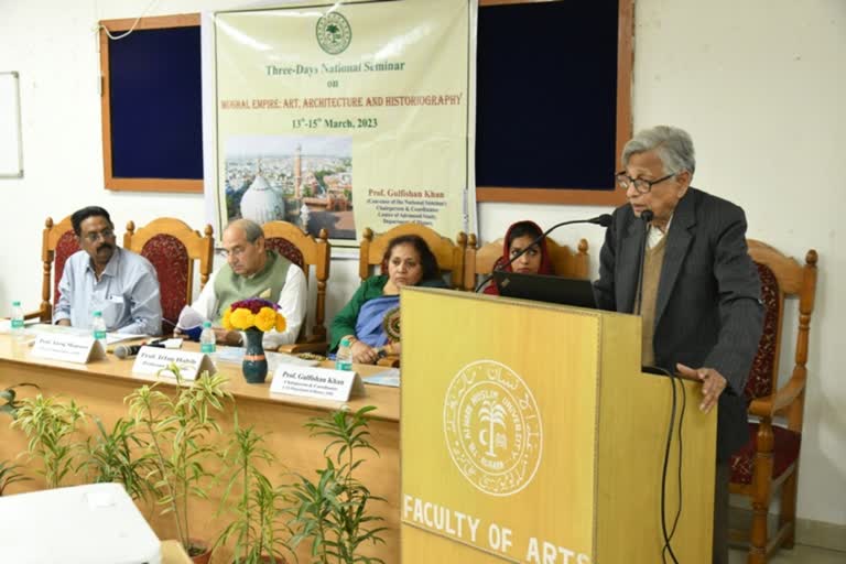 Seminar in AMU