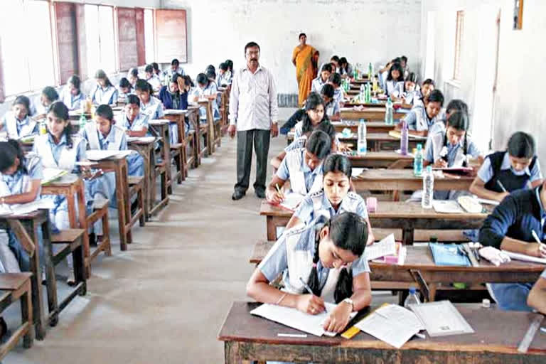 Candidates in Bengal Higher Secondary Board examination