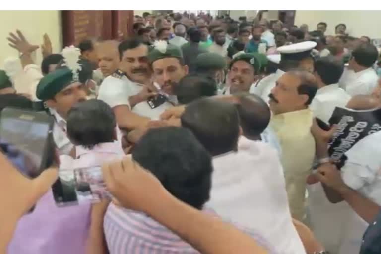 kerala-assembly-speaker-office-tension-uproar