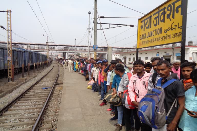 Gaya Station is Crowded