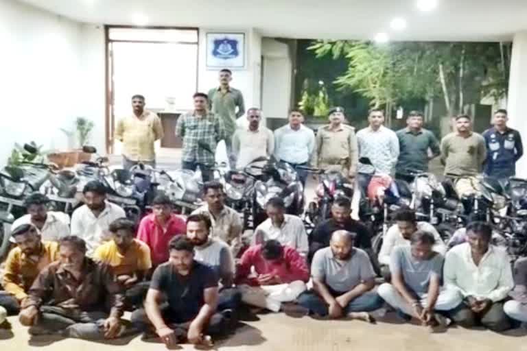 jhabua gamblers arrested in dahod