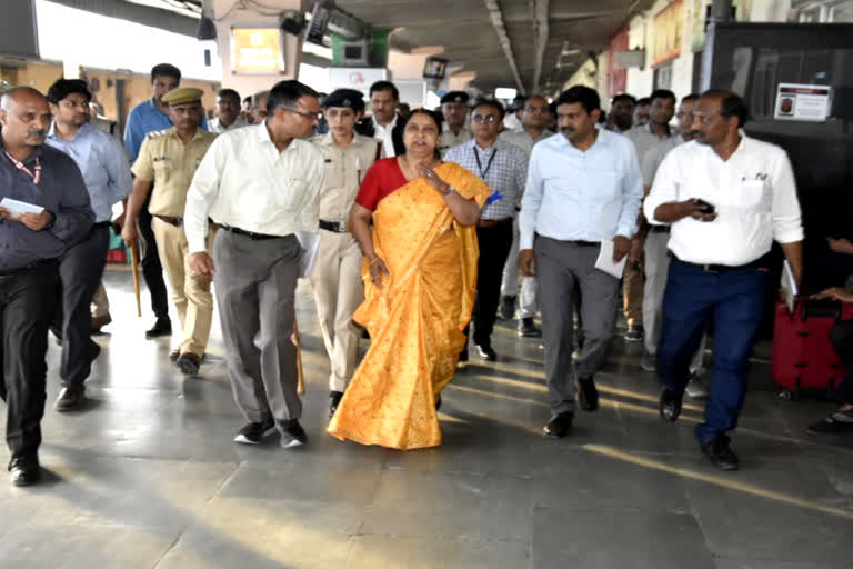 National Commission for Safai Karamchari vice president inspection of Jaipur railway station