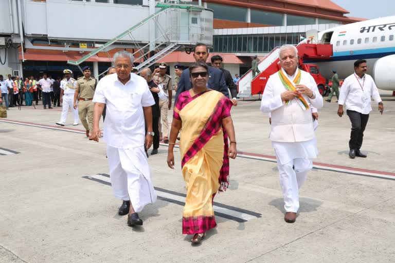 President Drupathy murmu at kochi  President Drupathy murmu at kochi  രാഷ്‌ട്രപതി കേരളത്തിലെത്തി  ദ്രൗപതി മുര്‍മുവിന് കൊച്ചിയില്‍ ഉജ്ജ്വല സ്വീകരണം  ദ്രൗപതി മുര്‍മു  ദ്രൗപതി മുര്‍മു കൊച്ചിയില്‍  ദ്രൗപതി മുര്‍മു എറണാകുളത്തെത്തി  കൊച്ചി ഇന്‍റര്‍നാഷണല്‍ വിമാനത്താവളം  ലക്ഷദ്വീപ്  President Drupathy murmu  ജില്ല കലക്‌ടര്‍  പിണറായി വിജയന്‍  kerala news updates  latest news in kerala  kochi news updates