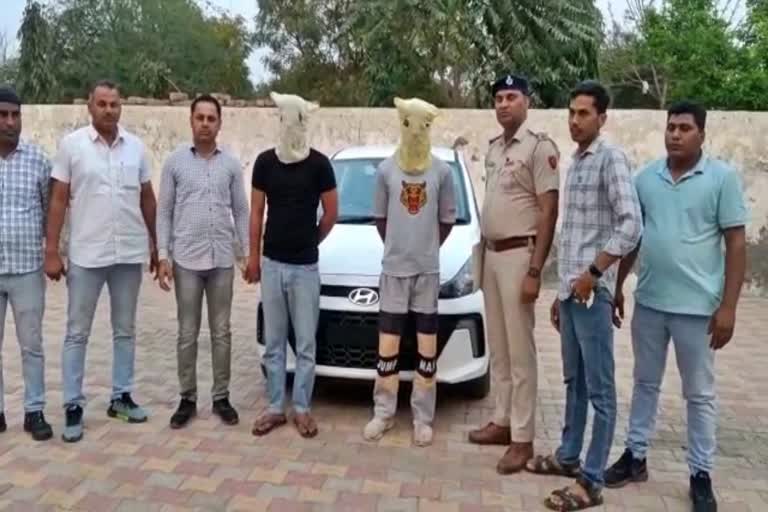 Vehicle looted by booking through app in Fatehabad