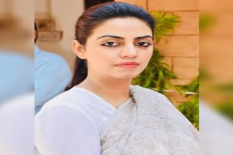 Osian MLa Divya Maderna