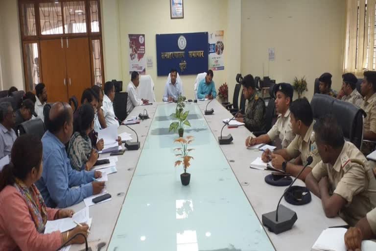 District administration meeting regarding water crisis in Khunti