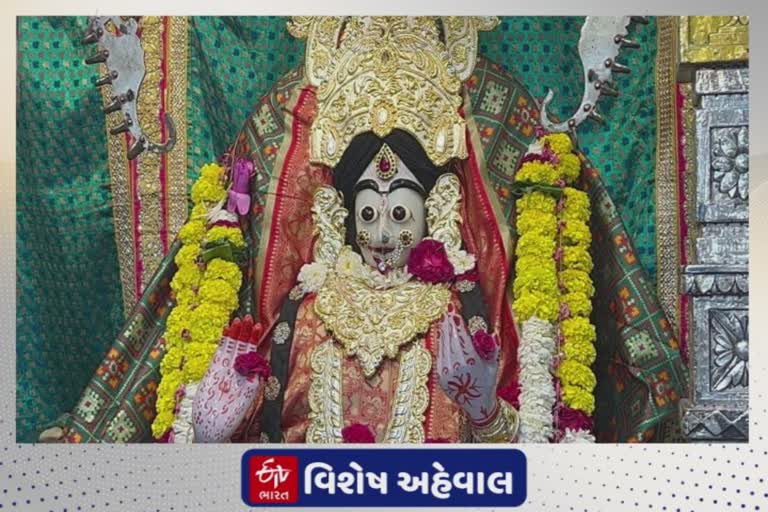 Ambaji Temple in Surat : સુરતના અંબાજી મંદિરમાં નવરાત્રી બાદ મળે છે ચમત્કારી પાણી, જેનાથી ભક્તોના કષ્ટો થાય દૂર