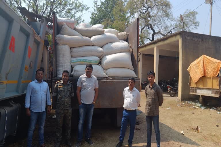 Opium doda sawdust worth one crore recovered from truck in Latehar