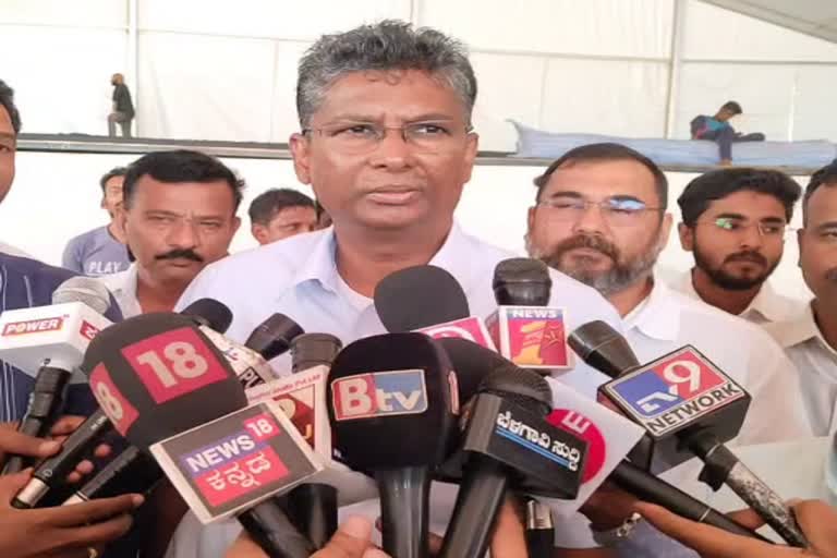 Satish Jarakiholi reaction on Yatnal statement