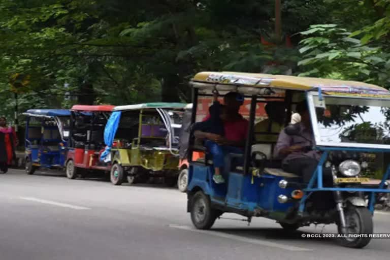 शहीद पथ पर ऑटो रिक्शा के संचालन की मांग