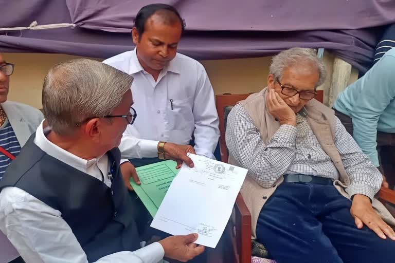 visva-bharati-authorities-send-warning-notice-over-land-dispute-to-amartya-sen