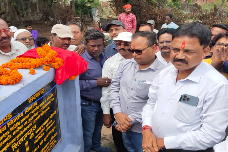 Foundation stone of roads in Giridih