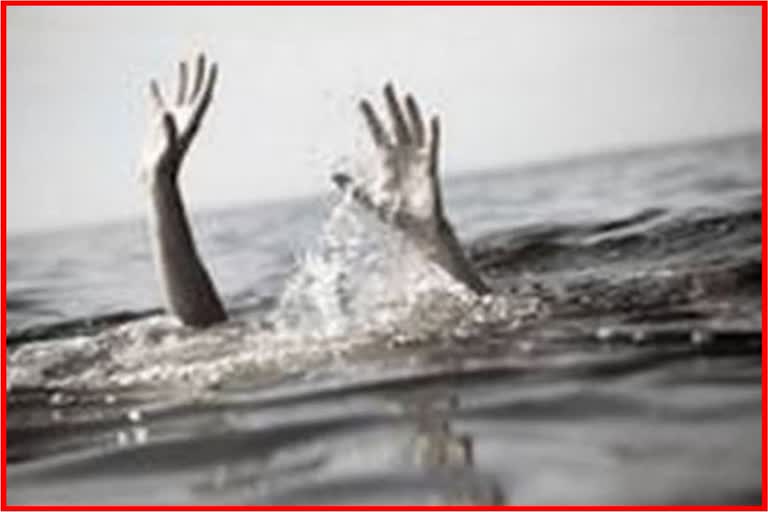 Man Drowning In Ganga