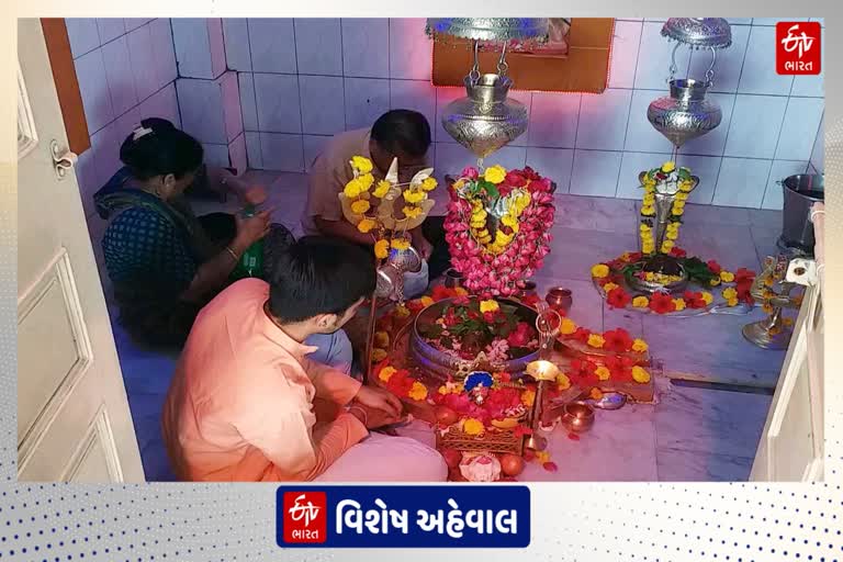Mahadev Temple: મનોવાંછિત ફળ મેળવવા થાપનાથ મહાદેવનું મંદિર ભાવેણાવાસીઓ માટે બન્યું આસ્થાનું કેન્દ્ર