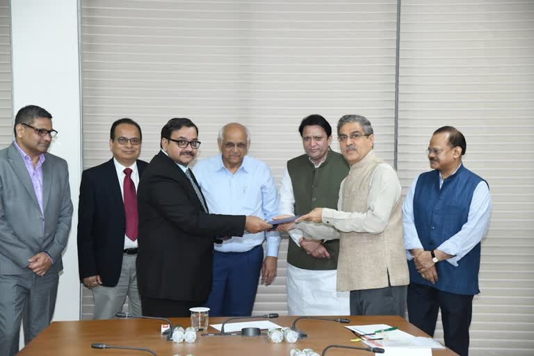 Gujarat Government MoU: સરકારે એક જ દિવસમાં ઉદ્યોગકારો સાથે કર્યા 11 હજાર કરોડના MoU, રોજગારીની નવી તકોની આશા