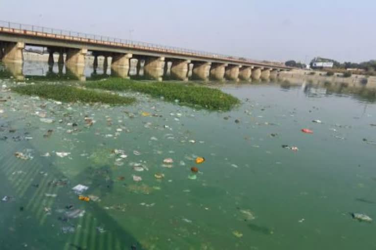 Pollution in Sabarmati : સાબરમતી નદીમાં પ્રદૂષણ મામલે 39 કંપનીને ક્લોઝર નોટિસ, વિધાનસભામાં ગાજ્યો મુદ્દો