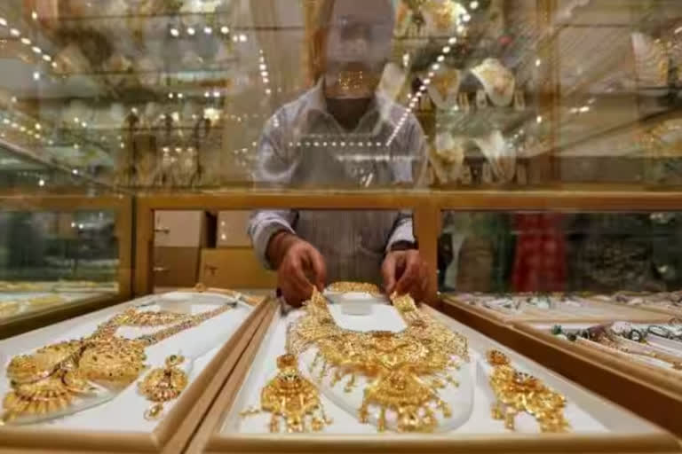 Gold Prices Jump To 1-Year High As Banking Sector Concerns Return To Fore