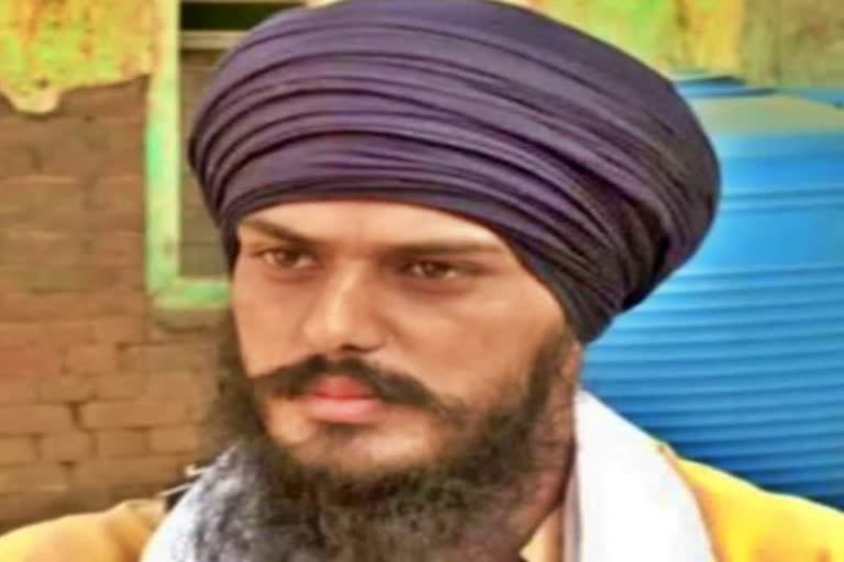 khalistan revivalist amritpal  amritpal latest updates  amritpal fled on motorcycle  ajnala police station  nia  latest news today  latest national news  അമൃത് പാല്‍  എന്‍ഐഎ ഇടപെടല്‍ ഉടന്‍  അജ്‌നാല പൊലീസ് സ്‌റ്റേഷന്‍  ഖലിസ്ഥാന്‍ അനുകൂല മതപ്രഭാഷകന്‍  അമൃത് പാല്‍ സിങിനായുള്ള തെരച്ചില്‍  പഞ്ചാബ്  ഇന്‍റര്‍നെറ്റ് സേവനങ്ങള്‍ തടസപ്പെട്ടു  ഏറ്റവും പുതിയ ദേശീയ വാര്‍ത്ത  ഇന്നത്തെ പ്രധാന വാര്‍ത്ത