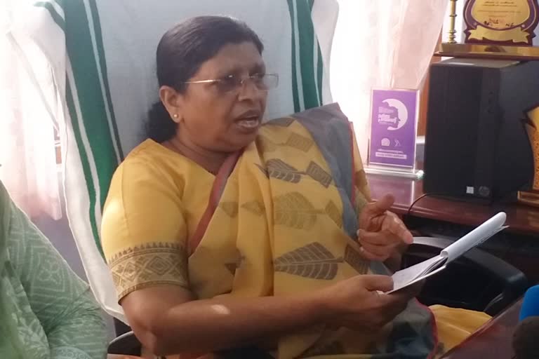 Sexually attacked woman call to Police station  woman call to Police station to take statement  P satidevi response  State Women Commission chairperson P Sathidevi  Women Commission  P Sathidevi  ലൈംഗികാതിക്രമത്തിനിരയായ സ്ത്രീയെ  സ്ത്രീയെ സ്‌റ്റേഷനിൽ വിളിച്ചുവരുത്തി  പൊലീസ് നടപടി ശരിയായില്ല  സതീദേവി  വഞ്ചിയൂർ മൂലവിളാകം  വനിത കമ്മീഷൻ അധ്യക്ഷ  വനിത കമ്മീഷൻ