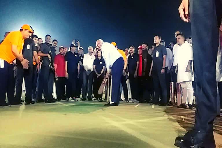 Gandhinagar Cricket Match : ધારાસભ્યોનો ક્રિકેટ મેચ, CM એ બેટિંગ કરી મહિલાઓને જવાબદારી સોંપી