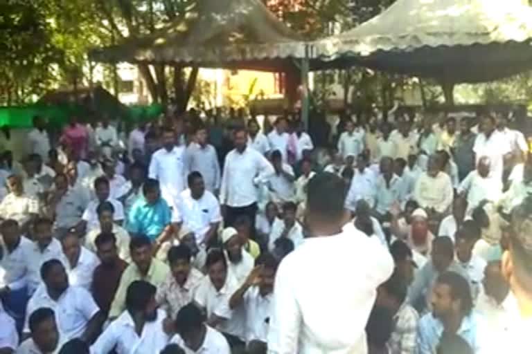 Fans tried to besiege Siddaramaiah residence