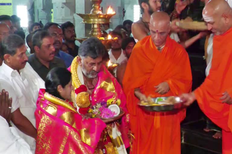 DK Shivakumar visits Adichunchanagiri Temple
