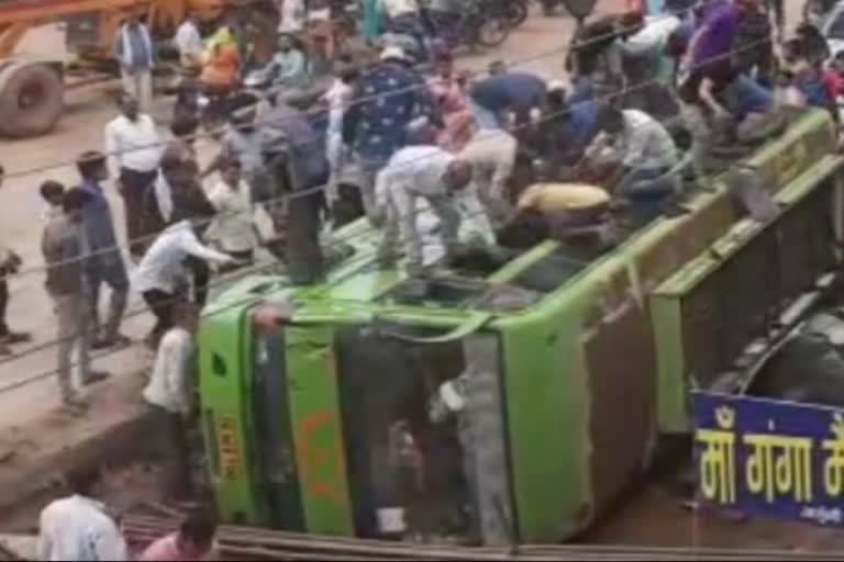 Passenger bus overturned in Dhamtari