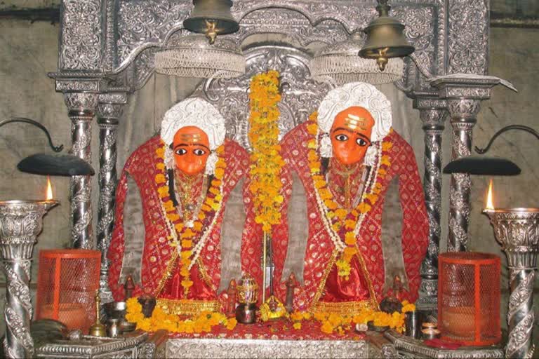 नवरात्रि पर सजा मां कैला देवी का दरबार
