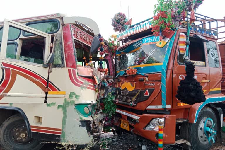 Kawardha road Accident