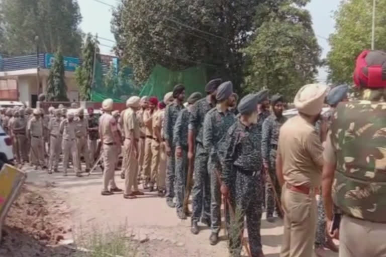 Police and CRP security forces took out flag march in Jandiala