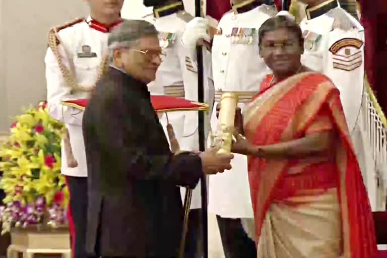 Former CM of Karnataka Krishna, Industrialist Birla, Singer Suman Kalyanpur honored with Padma Award