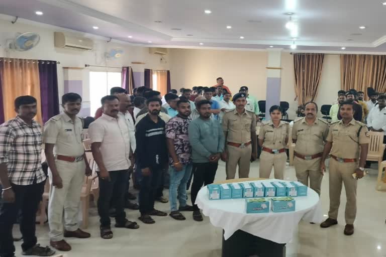 gambling-at-mandya-sports-club-18-lakh-seized-by-police