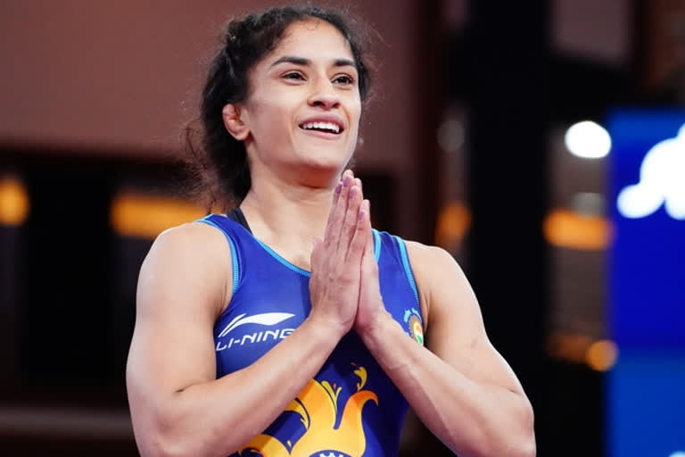 Vinesh Phogat's title hopes shattered