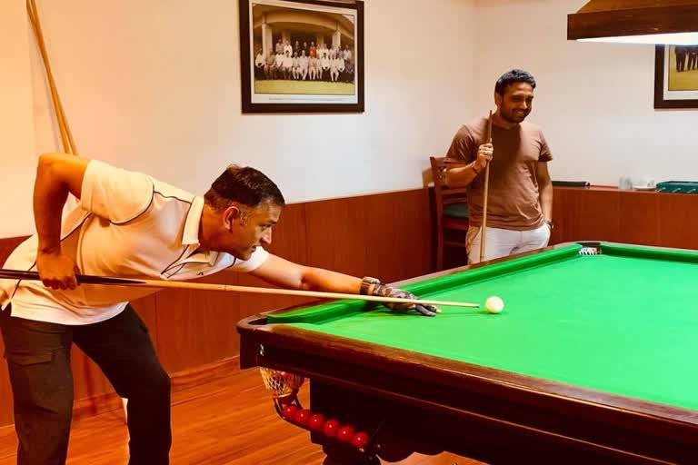 former indian captain ms dhoni play billiards in jsca