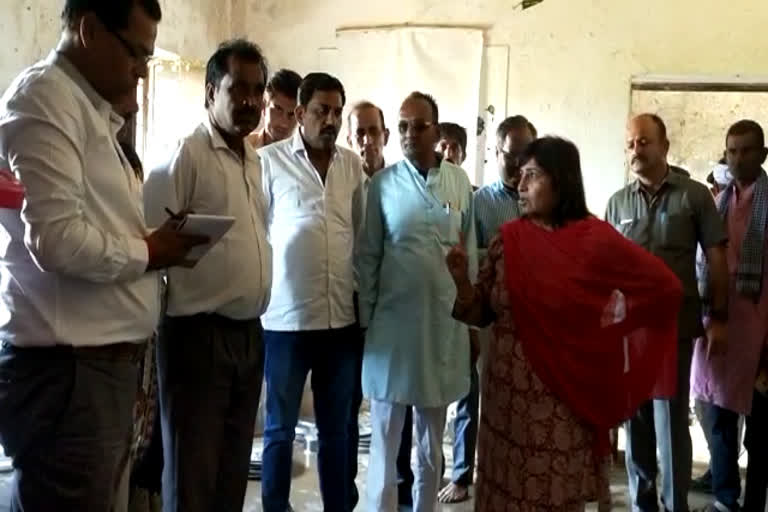 Minister Vijayalakshmi Sadho reached Maheshwar on one day tour