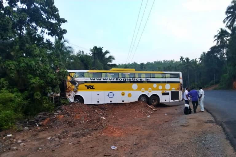 bus-accident-in-karwar