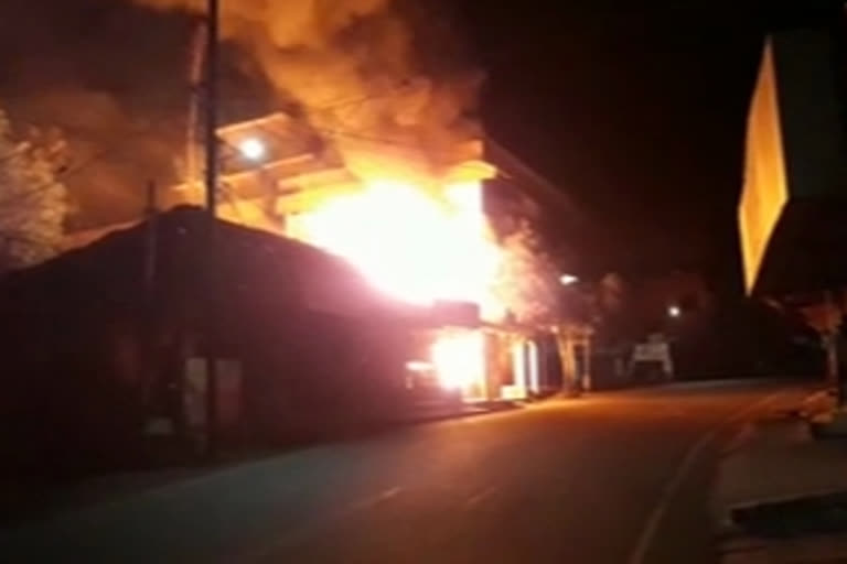 കണ്ണൂരിൽ തീപിടിത്തം  കൊട്ടിയൂർ  fire in kannur  kottiyur kannur  peravoor  പേരാവൂർ