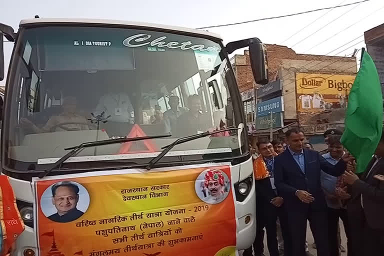 पहला जत्था काठमांडू के लिए रवाना,  First batch leaves for Kathmandu