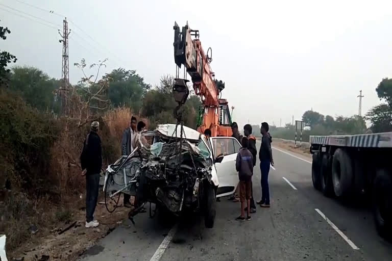 राजसमंद में भीषण सड़क हादसा,  collided with a truck filled with gas and a car