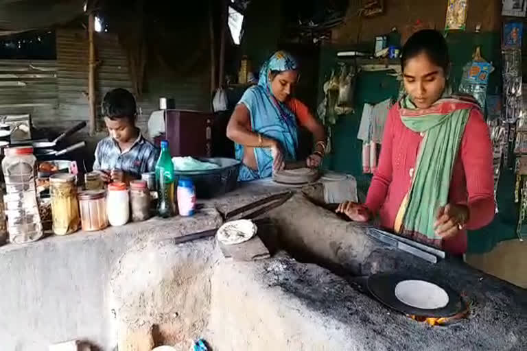 Mother and daughter runing dhaba