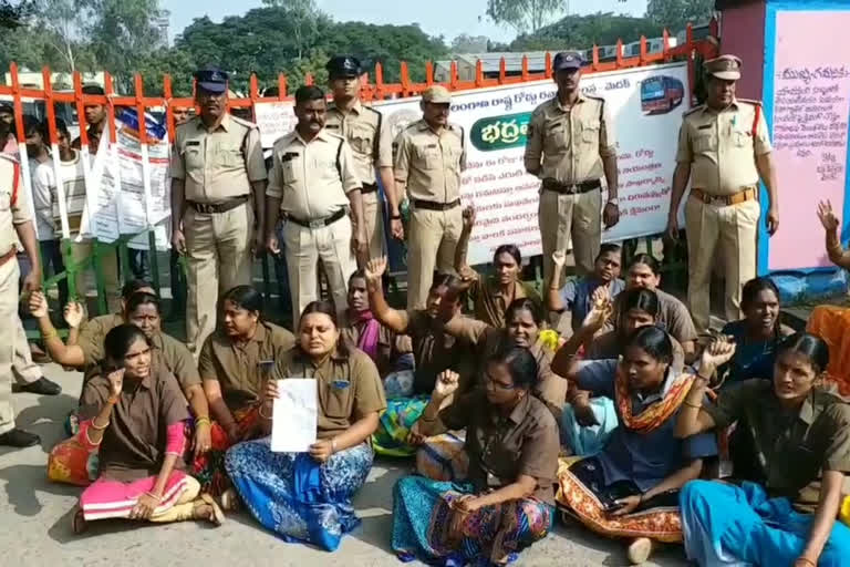 female_rtc_employees_arrest_at_medak